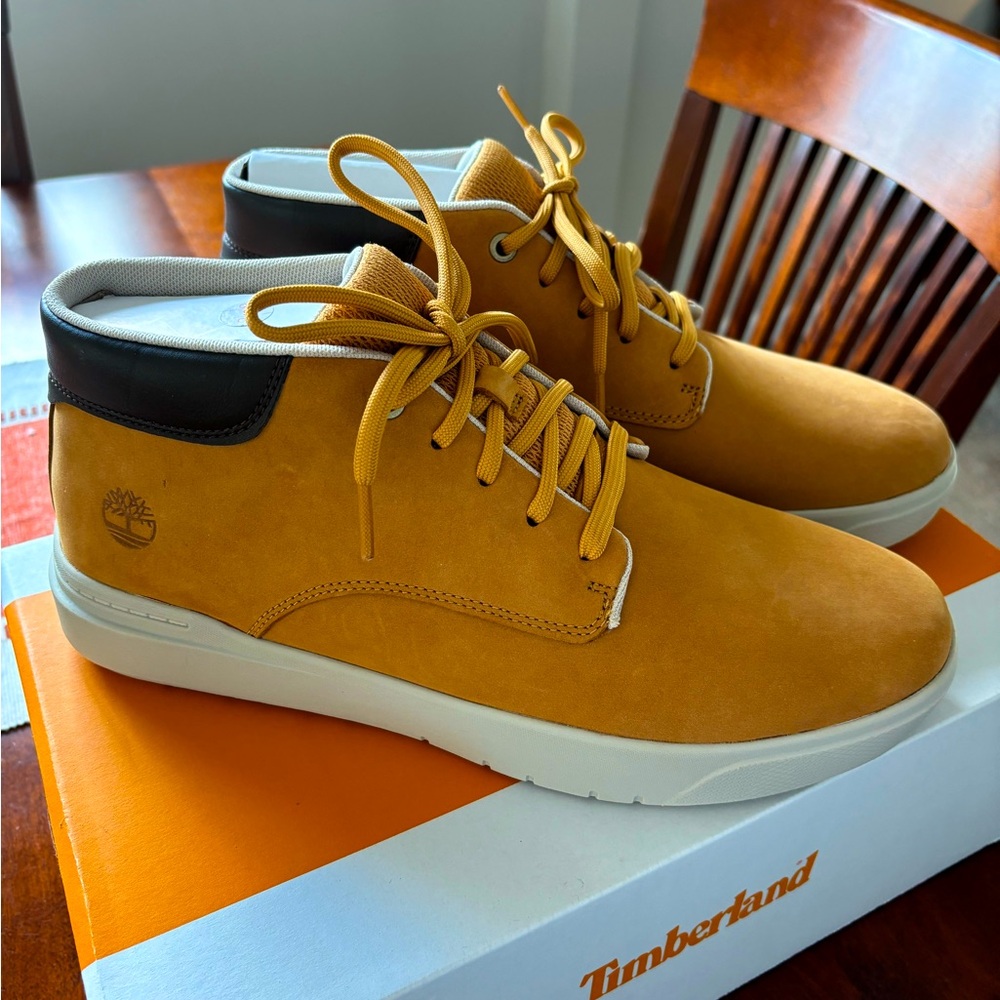 NWT Timberland Seneca Bay Chukka Size 10 (Wheat Nubuck)